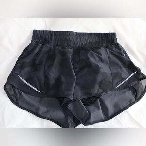 Black camo lulu hotty hot shorts size 4